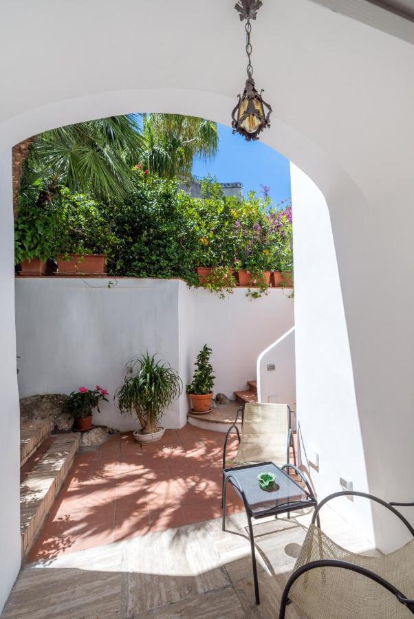 I Tre Soli Apartments By Caprirooms Exterior photo